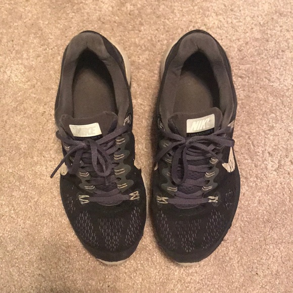 nike tennis shoes - Picture 1 of 4